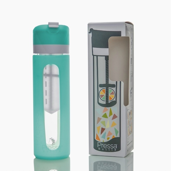 NEW Pressa Bottle Seafoam Glass Water Bottle - with Fruit Press - Picture 1 of 2